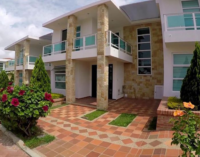 ASESORIAS INMOBILIARIAS Y JURIDICAS_