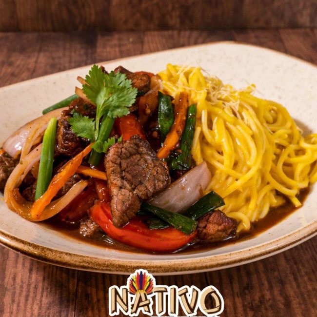 Tallarín a la huancaina con lomo saltado