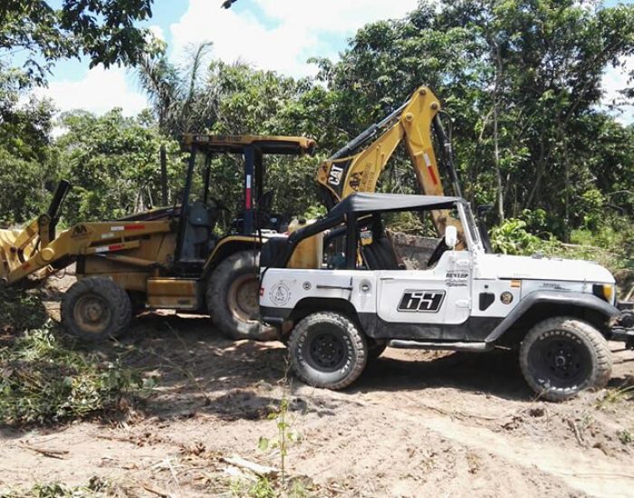 AAA MAQUINARIA & MATERIALES SAS