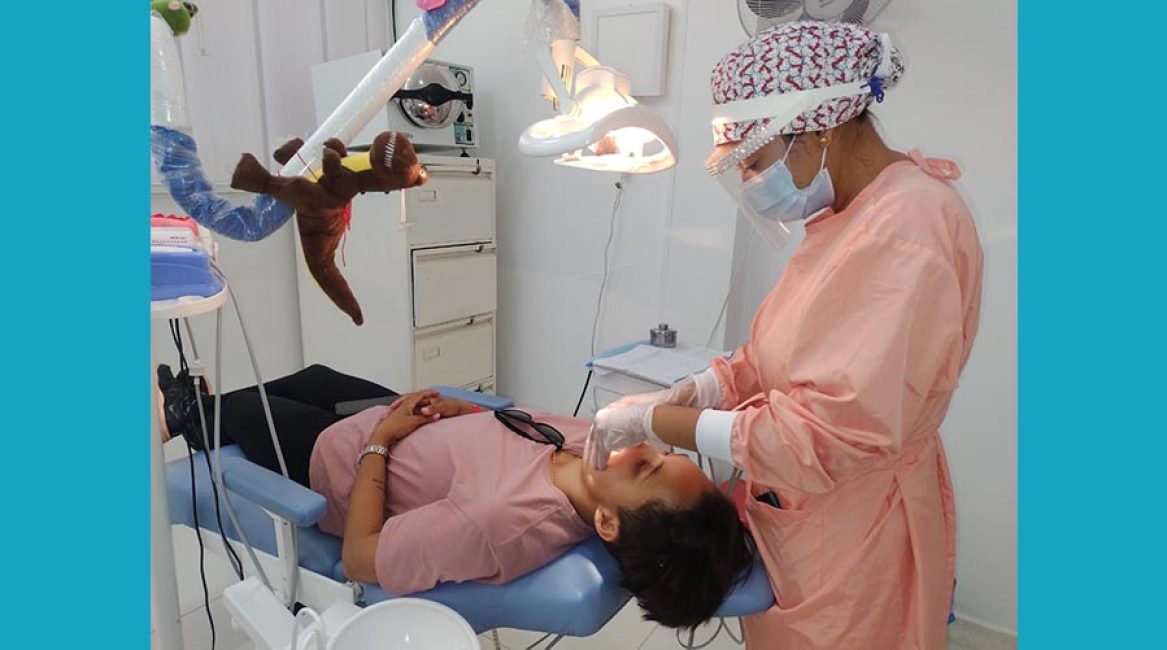 Dra. Gloria Echavez Villegas Odontolgía